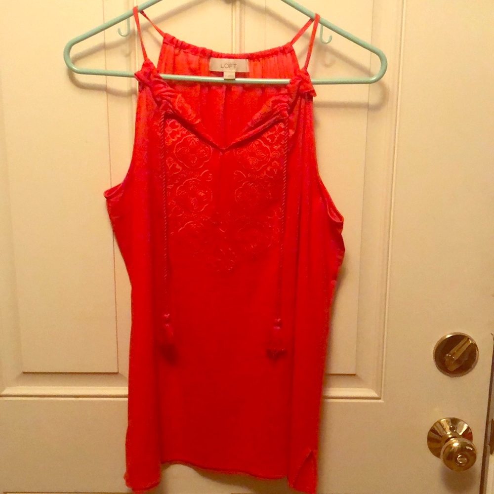 Loft red tank